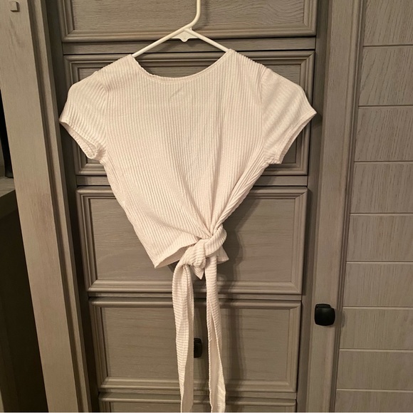 HOLLISTER TIE BOW SHIRT - Picture 2 of 2